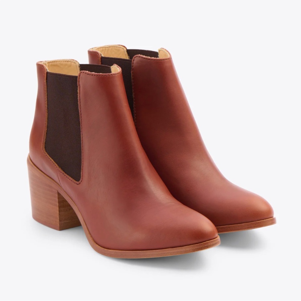 Nisolo Heeled Chelsea Boot - Burgundy